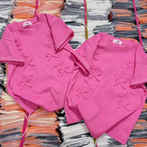 Áo Thun Nữ Cổ Tròn Baby Tee In Dập Nổi Hình Nơ Mạc AH787
