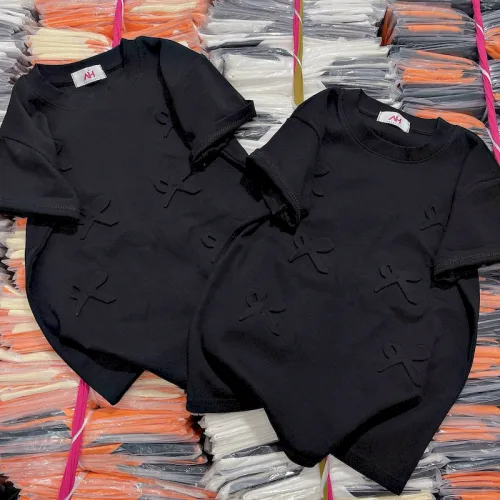 Áo Thun Nữ Cổ Tròn Baby Tee In Dập Nổi Hình Nơ Mạc AH787