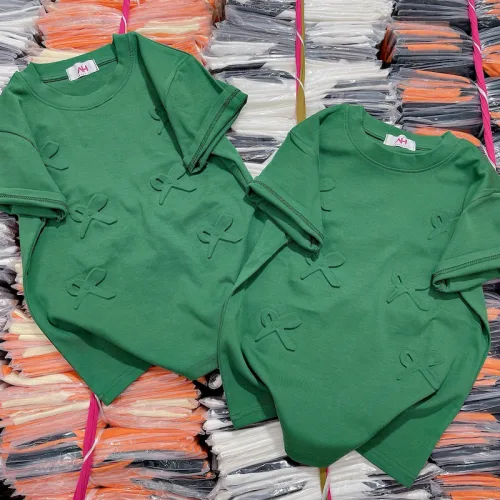 Áo Thun Nữ Cổ Tròn Baby Tee In Dập Nổi Hình Nơ Mạc AH787