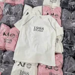 Áo Thun Nữ Cổ Tròn Baby Tee In Số 1988 Mạc AH787