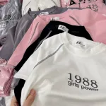 Áo Thun Nữ Cổ Tròn Baby Tee In Số 1988 Mạc AH787