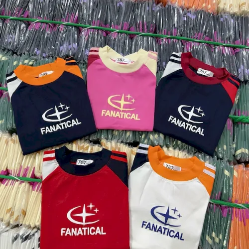 Áo Thun Nữ Cổ Tròn Baby Tee Tay Phối Màu In Hình Ngôi Sao AH787