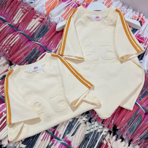 Áo Thun Nữ Cổ Tròn Baby Tee Tay Viền Sọc In Dập Nổi Chữ A Mạc AH787