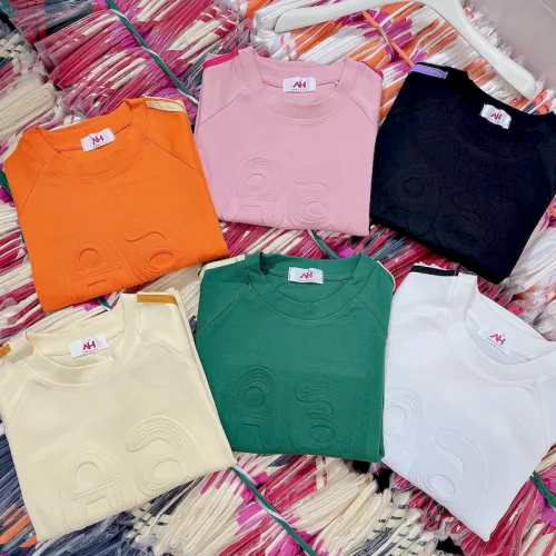 Áo Thun Nữ Cổ Tròn Baby Tee Tay Viền Sọc In Dập Nổi Chữ A Mạc AH787