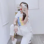 Áo thun nữ cổ tròn form suông in chữ màu
