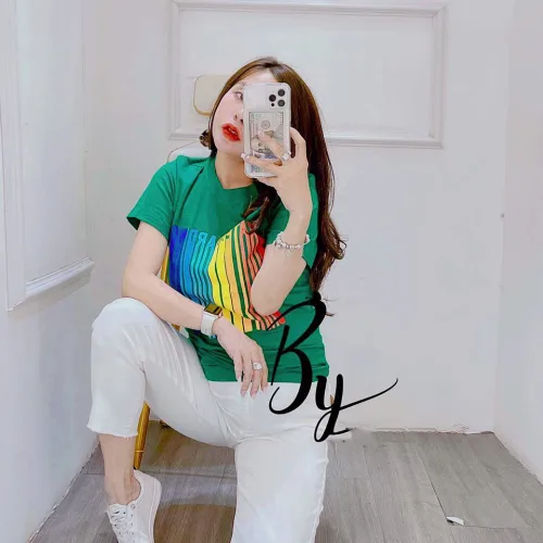 Áo thun nữ cổ tròn form suông in chữ màu