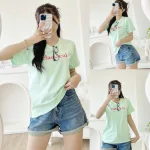 Áo thun nữ cổ tròn form suông in chữ Clasical