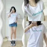 Áo thun nữ cổ tròn form suông in chữ Clasical