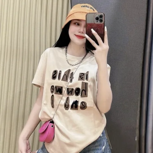 Áo Thun Nữ Cổ Tròn form vừa in chữ nổi size M(40-60kg)