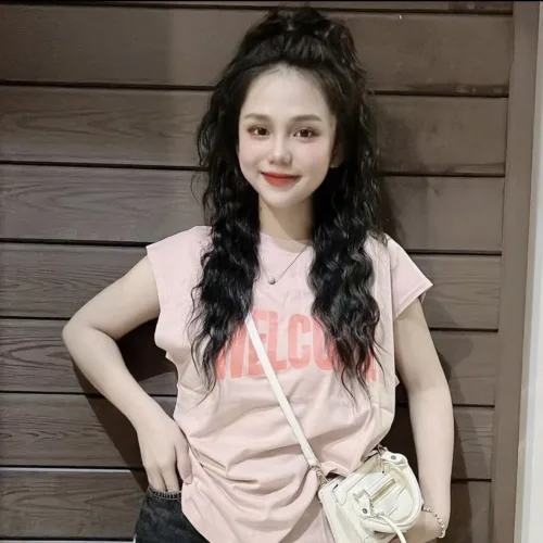 Áo Thun Nữ Cổ Tròn form vừa in chữ WELCOM size M(40-60kg)