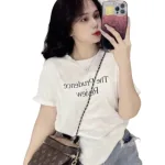 Áo Thun Nữ Cổ Tròn In Chữ Nhỏ form vừa size M(40-60kg)