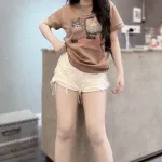 Áo Thun Nữ Cổ Tròn In Hình Mặt Con Chó Và Mèo form vừa size M(40-60kg)