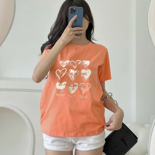 Áo Thun Nữ Cổ Tròn In Nhiều Hình Trái Tim Với Chữ form vừa size M(40-60kg)