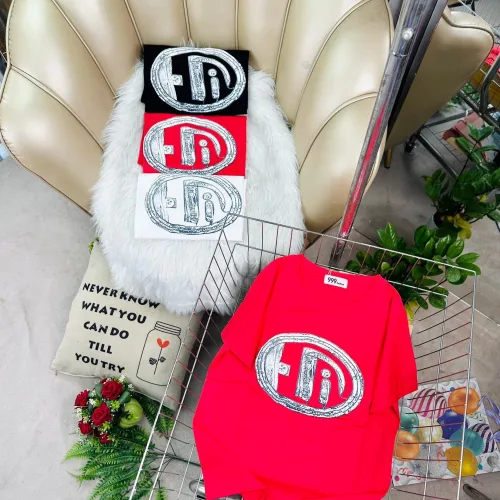 Áo Thun Nữ Cổ Tròn Thuê Hình form vừa size M(40-60kg)