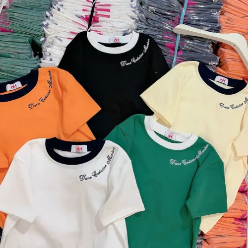 Áo thun nữ in chữ từ vai xuống Baby Tee ôm body từ 35kg - 55kg