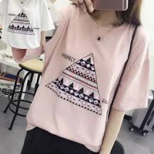 Áo thun nữ in họa tiết siêu phong cách với bí quyết sau
