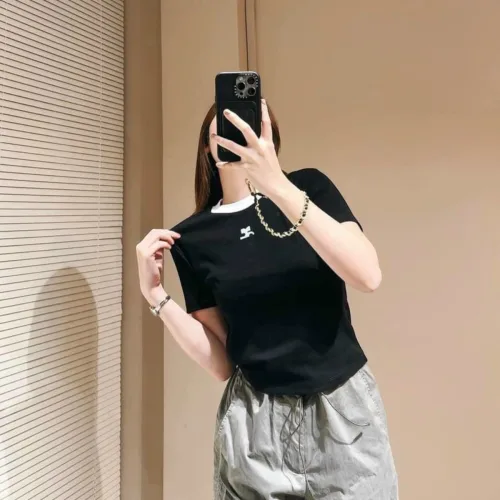 Áo thun nữ thuê logo trước ngực Baby Tee ôm body từ 35kg - 55kg