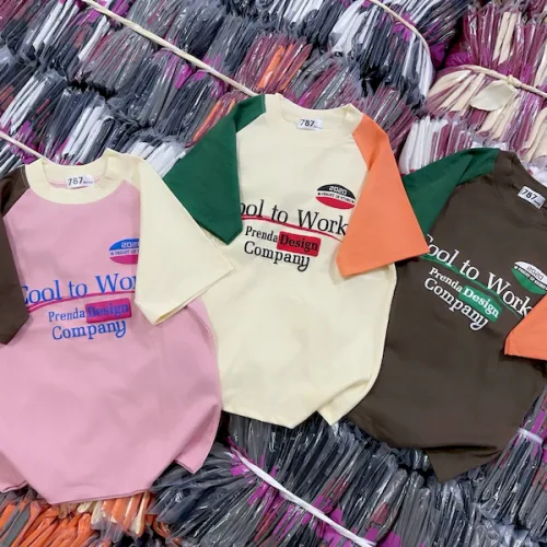 Áo Thun Nữ Trơn Cổ Tròn Baby Tee Tay Phối Hai Màu In Chữ Mạc AH787