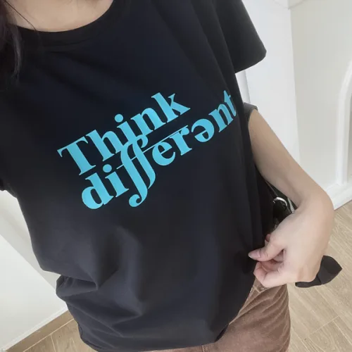 Áo thun thái nữ cổ tròn form suông in chữ Think Different