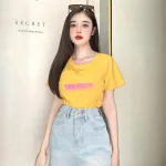 Áo thun thái nữ in chữ hồng form rộng giấu quần