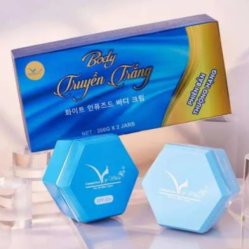 Bạn đang khao khát có làn da trắng hồng mịn màng như bao cô gái khác đã có combo body truyền trắng VIP WHITE giúp bạn