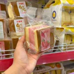 Bánh Bông Lan Gong Dâu 120g - 1 Cái