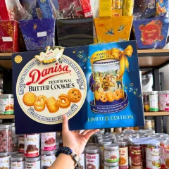 Bánh Danisa Gold Hộp Thiếc - Bánh Quy Bơ Danisa Bản Limitied Edition 992g/Hộp (1 Hộp Thiếc x 908g + 1 Lon Thiếc Có Phát Nhạc 84g) - (Kèm Túi)