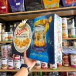 Bánh Danisa Gold Hộp Thiếc - Bánh Quy Bơ Danisa Bản Limitied Edition 992g/Hộp (1 Hộp Thiếc x 908g + 1 Lon Thiếc Có Phát Nhạc 84g) - (Kèm Túi)