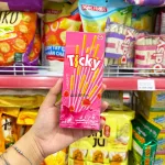 Bánh Que Đũa Phủ Dâu Ticky Uni Firms Combo 3 Hộp - Màu Hồng