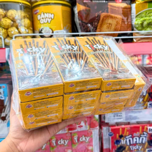 Bánh Que Đũa Phủ Gấp Đôi Socola Ticky Uni Firms Lốc 13 Hộp - Màu Vàng