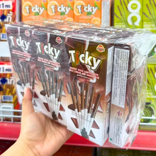 Bánh Que Đũa Phủ Socola Sữa Ticky Uni Firms Lốc 13 Hộp - Màu Nâu Trắng