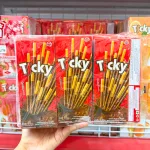 Bánh Que Đũa Phủ Socola Ticky Uni Firms Lốc 13 Hộp - Màu Đỏ