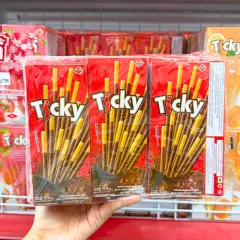 Bánh Que Đũa Phủ Socola Ticky Uni Firms Lốc 13 Hộp - Màu Đỏ
