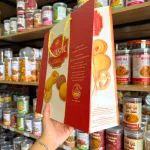 Bánh Quy Bơ MAJESTIC Hộp Thiếc Vuông 382g (Xanh Dương/Đỏ) - Kèm Túi