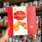 Bánh Quy Bơ MAJESTIC Hộp Thiếc Vuông 382g (Xanh Dương/Đỏ) - Kèm Túi