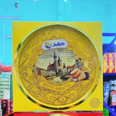 Bánh Quy JULIE'S Nhân Bơ Đậu Phộng Hộp Thiếc Phong Cảnh 306g - Hộp Màu Vàng