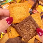 Bánh Quy Mỏng Giòn Vị Cà Ri Xanh Thái Lan Wingoo 208g