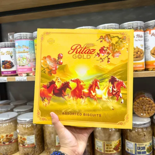Bánh Quy RITAZ GOLD Thập Cẩm Hộp Thiếc Hoa Văn Vàng 315g