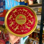 Bánh Quy Thập Cẩm RICHY MERRY Hộp Thiếc 334g (Xanh Dương/Đỏ) - Kèm Túi