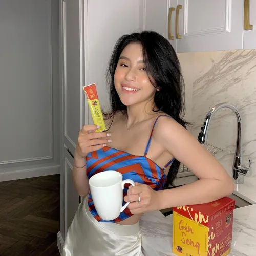 Các bạn có nhận ra cô nàng youtuber xinh đẹp này không?