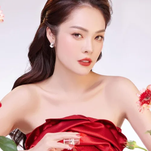 Chào cô gái tháng 10 LaviLa