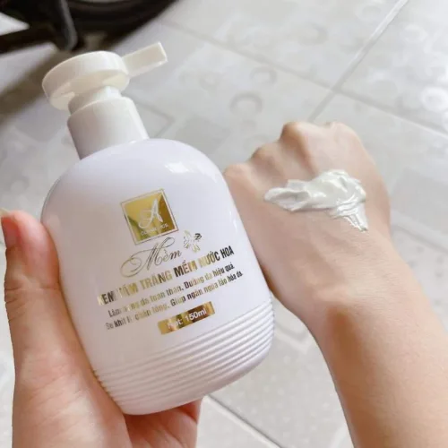 Có tắm trắng mềm A COSMETICS trong tay cảm thấy tự tin quyến rũ lên hẳn