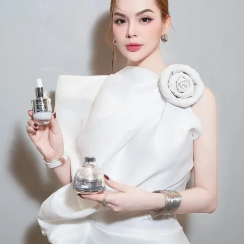 Combo Kem Face Lười Thượng Hạng và Serum Huyết Thanh 7Days Queenie Skin