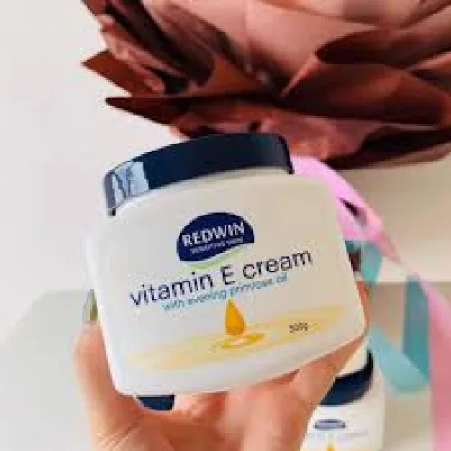 Da Trắng Sáng Mềm Mịn Với Kem Dưỡng Da REDWIN VITAMIN E CREAM
