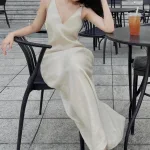 Đầm 2 dây cổ v linen basic