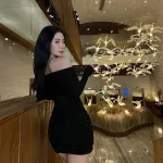 Đầm body đen trễ vai tay dài