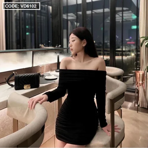 Đầm body đen trễ vai tay dài