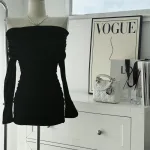 Đầm body đen trễ vai tay dài
