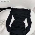 Đầm body đen trễ vai tay dài