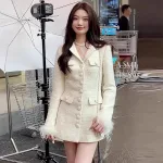 Đầm dạ trắng cổ vest túi nắp nút bọc